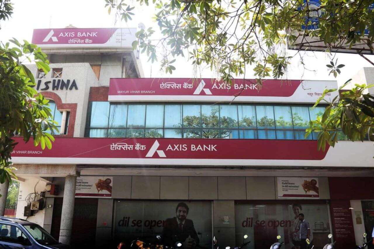 Axis Bank Branch in Al Hind Tower, Sharjah, UAE - WoW Sharjah